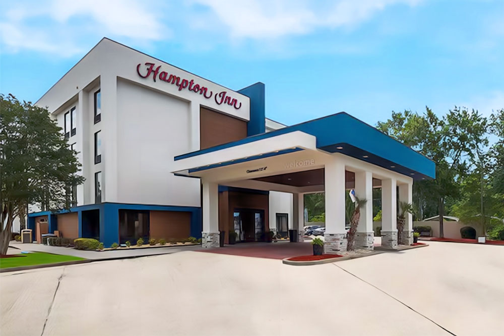Hampton Inn hotel exterior.
